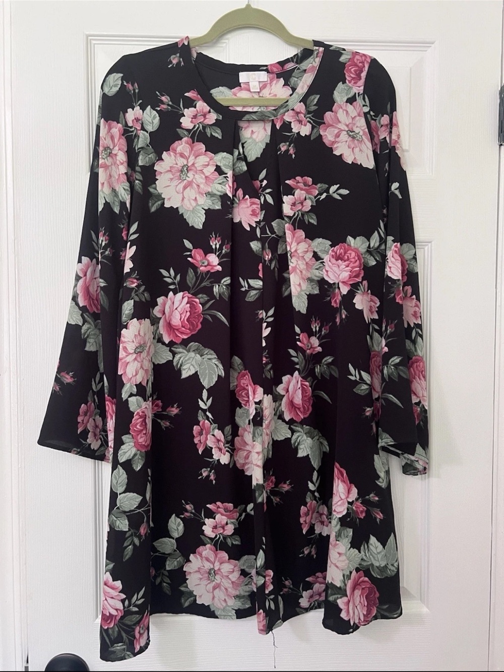 C by Charlotte Black Floral Women’s Tunic Dress M Pink Roses Long Sleeve Flowy